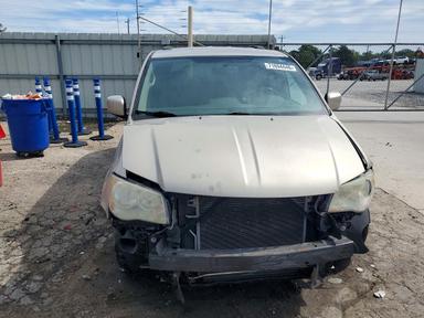 Vue de 2014 CHRYSLER TOWN &amp; COUNTRY TOURING, angle 5
