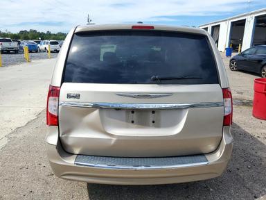 Vue de 2014 CHRYSLER TOWN &amp; COUNTRY TOURING, angle 6