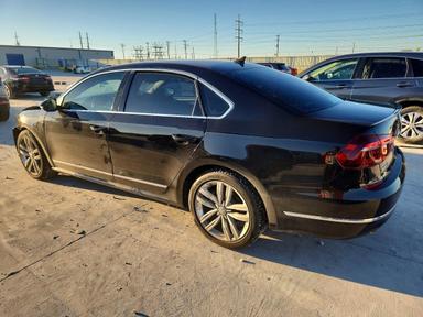 Vista de 2017 VOLKSWAGEN PASSAT SE, ángulo 2