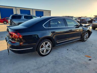 Vista de 2017 VOLKSWAGEN PASSAT SE, ángulo 3