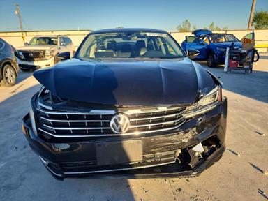 Vista de 2017 VOLKSWAGEN PASSAT SE, ángulo 5