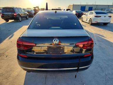 Vista de 2017 VOLKSWAGEN PASSAT SE, ángulo 6