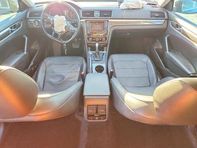 Vista de 2017 VOLKSWAGEN PASSAT SE, ángulo 8