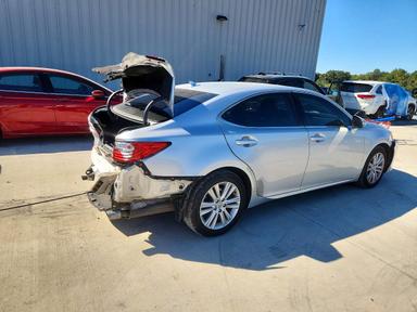 Вид 2014 LEXUS ES 350, угол 3