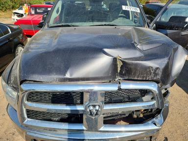 Vista de 2015 RAM 2500 ST, ángulo 11