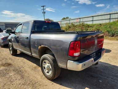 Vista de 2015 RAM 2500 ST, ángulo 2