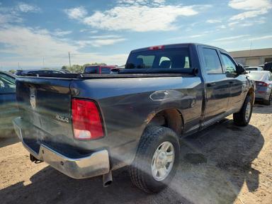 Vista de 2015 RAM 2500 ST, ángulo 3