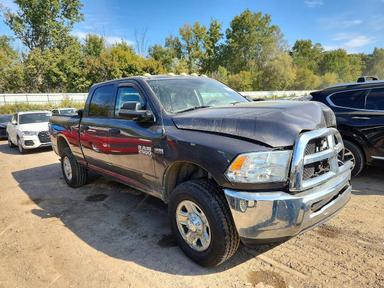 Vista de 2015 RAM 2500 ST, ángulo 4