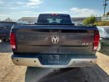 Vista de 2015 RAM 2500 ST, ángulo 6