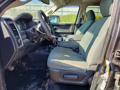 Vista de 2015 RAM 2500 ST, ángulo 7
