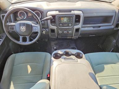 Vista de 2015 RAM 2500 ST, ángulo 8