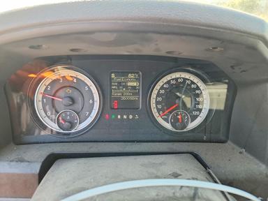Vista de 2015 RAM 2500 ST, ángulo 9