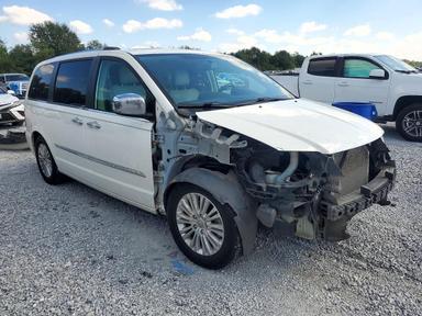 Vue de 2012 CHRYSLER TOWN &amp; COUNTRY LIMITED, angle 4
