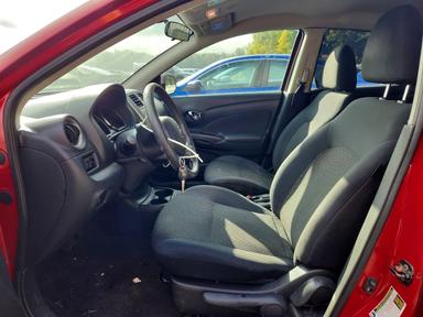 Vista de 2013 NISSAN VERSA 1.6 S, ángulo 7