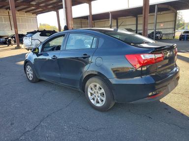 Vue de 2017 KIA RIO LX, angle 2