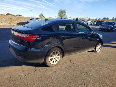 Vue de 2017 KIA RIO LX, angle 3