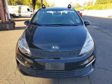 Vue de 2017 KIA RIO LX, angle 5