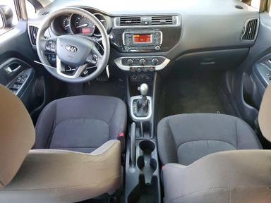 Vue de 2017 KIA RIO LX, angle 8