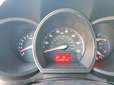 Vue de 2017 KIA RIO LX, angle 9