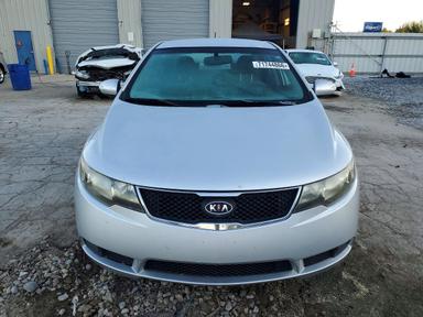 Vue de 2010 KIA FORTE EX, angle 5