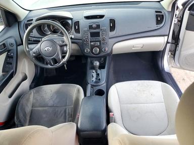Vue de 2010 KIA FORTE EX, angle 8