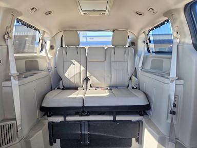 Vue de 2012 CHRYSLER TOWN &amp; COUNTRY TOURING L, angle 10