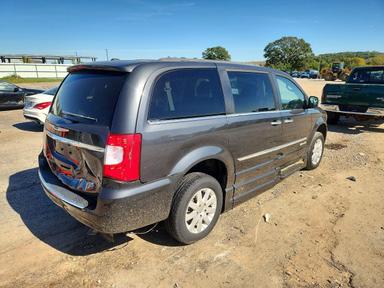 Vue de 2012 CHRYSLER TOWN &amp; COUNTRY TOURING L, angle 3