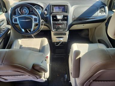 Vue de 2012 CHRYSLER TOWN &amp; COUNTRY TOURING L, angle 8