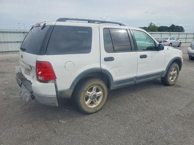 Vue de 2003 FORD EXPLORER XLT, angle 3