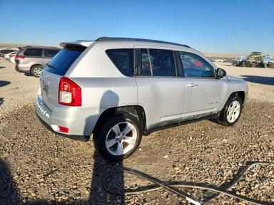 منظر 2011 JEEP COMPASS SPORT، زاوية 3