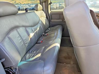 Вид 2002 GMC NEW SIERRA K1500, угол 10