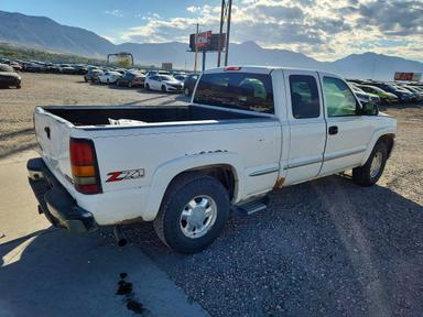 Вид 2002 GMC NEW SIERRA K1500, угол 3