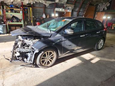 Vue de 2016 FORD FOCUS SE, angle 1