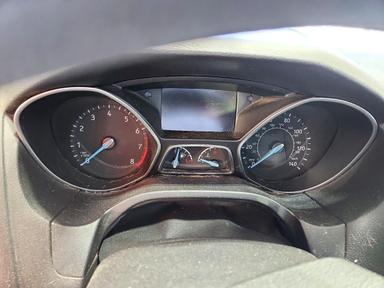 Vue de 2016 FORD FOCUS SE, angle 9