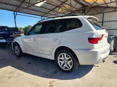 منظر 2008 BMW X3 3.0SI، زاوية 2