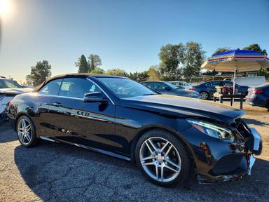Vue de 2016 MERCEDES-BENZ E 400, angle 4