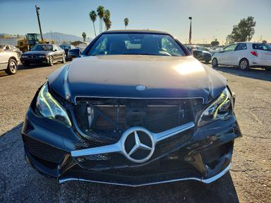Vue de 2016 MERCEDES-BENZ E 400, angle 5