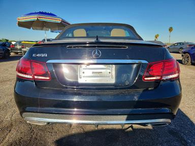 Vue de 2016 MERCEDES-BENZ E 400, angle 6