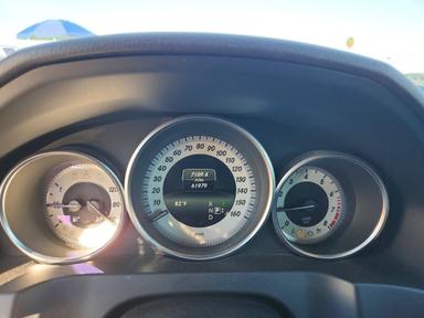 Vue de 2016 MERCEDES-BENZ E 400, angle 9