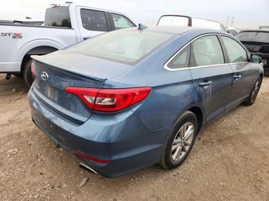 Vista de 2015 HYUNDAI SONATA SE, ángulo 3