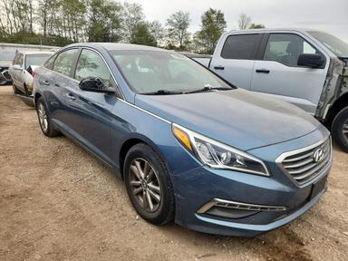 Vista de 2015 HYUNDAI SONATA SE, ángulo 4