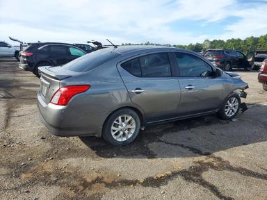 منظر 2016 NISSAN VERSA 1.6 SV، زاوية 3