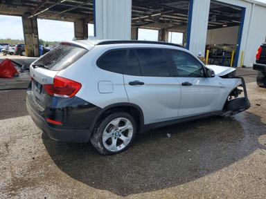 منظر 2014 BMW X1 SDRIVE28I، زاوية 3