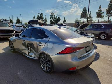 Vedere 2019 LEXUS IS 300, unghi 2