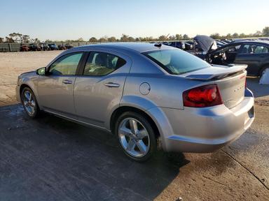 منظر 2014 DODGE AVENGER SE، زاوية 2
