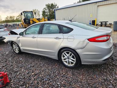 منظر 2013 FORD FUSION SE، زاوية 2