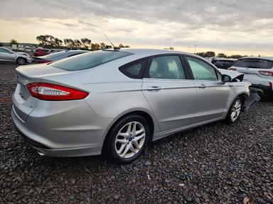 منظر 2013 FORD FUSION SE، زاوية 3