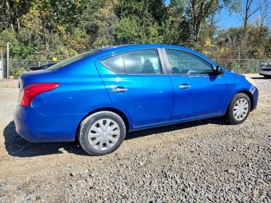 Vue de 2012 NISSAN VERSA 1.6 S, angle 3