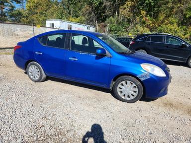 Vue de 2012 NISSAN VERSA 1.6 S, angle 4
