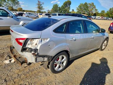 2014 FORD FOCUS SE view, angle 3